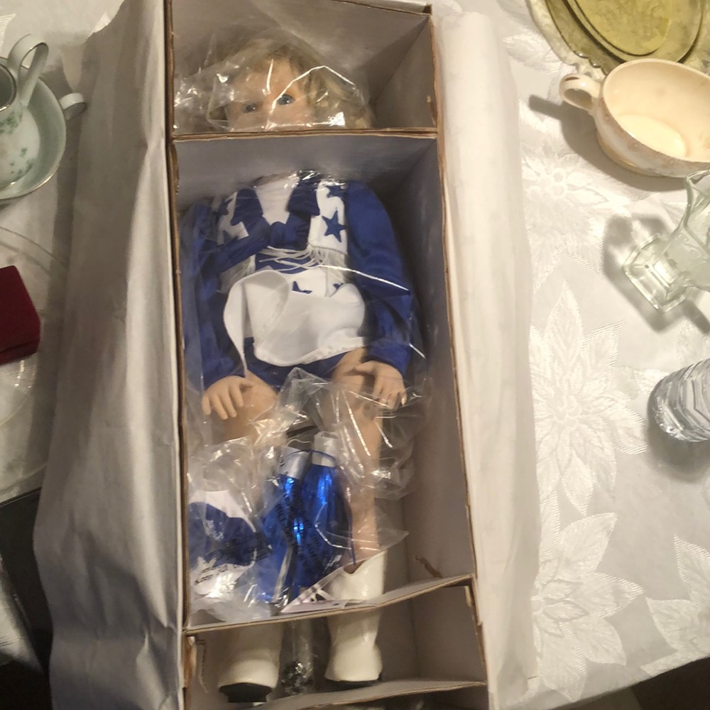 Junior Dallas Cowboys Cheerleaders Collection doll. NIB